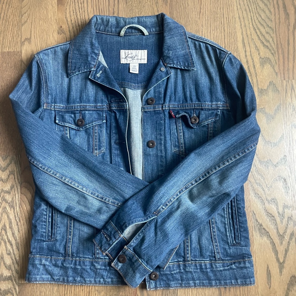 Levi’s Classic Denim Jean Jacket